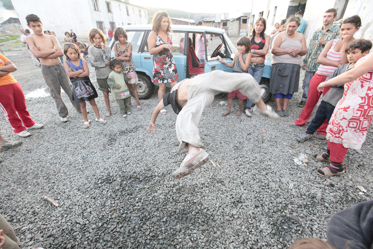 Sar, sar te khelav me geľom